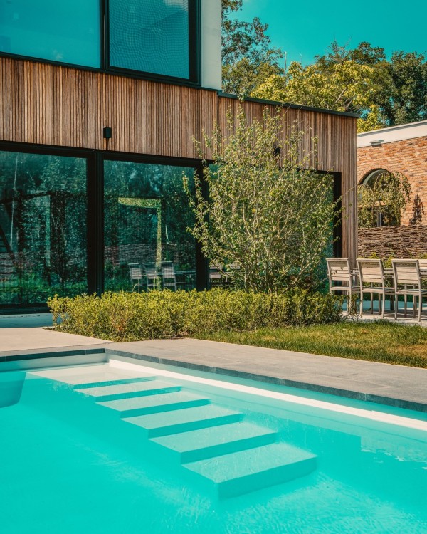 Met dit weer is er geen beter moment om te investeren in jouw eigen zwembad van Aqua Pura 💦Onze zwembaden combineren strak design, topkwaliteit en zorgeloze installatie – helemaal op maat van jouw tuin.

- De zon is er.
- De temperaturen stijgen.
- Dit is hét moment.

👉 Wacht niet langer – bestel vandaag nog jouw droomzwembad en geniet deze zomer al van puur waterplezier!

zwembad tuininspiratie buitenleven zomergevoel zwembadleven luxewoning tuinontwerp wellnessthuis zwembaden tuinideeën tuinproject modernewoning designinspiratie zwembaddesign interieurinspiratie opmaatgemaakt buitengenieten zomerinspiratie luxeleven huisentuin