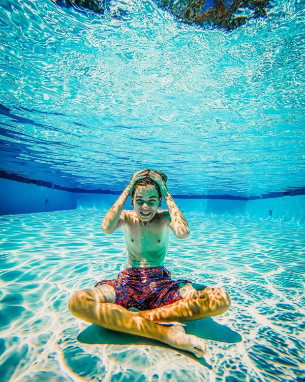 🌊 Onderwater Zen
Schoon hoofd, schoon hart — dankzij Aqua Pura. 🧘‍♂️AquaPura OnderwaterZen WaterVibes PureWater SwimLife UnderwaterShot PoolVibes SummerEnergy ZenMode MindfulMoments ChillVibes HydroTherapy BlueMind NatureCleanse CalmWaters FreshFeels WaterWellness SereneScenes FlowState DiveDeep